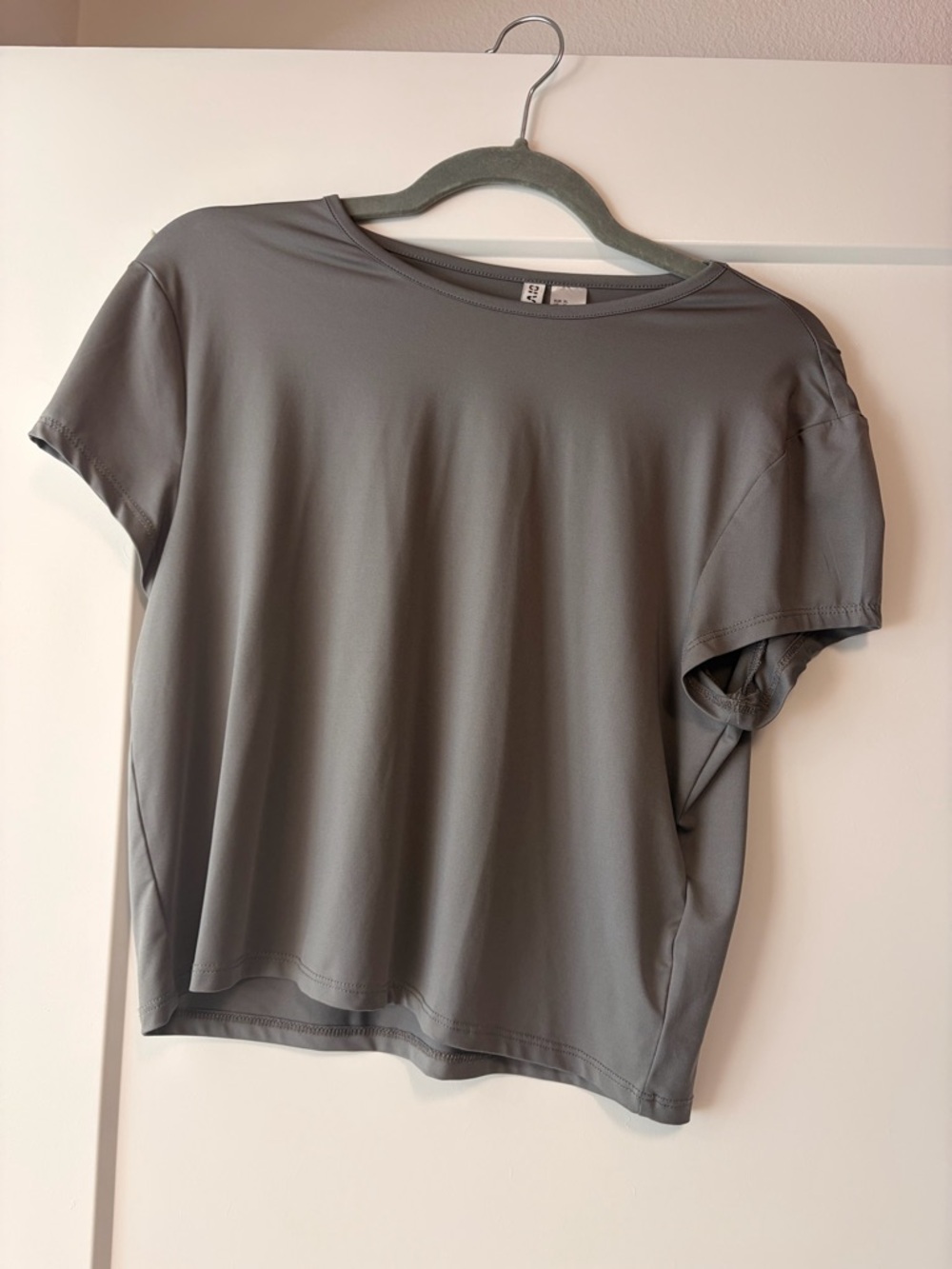 H&M Divided Gray Short Sleeve Athletic Crop Top - XL